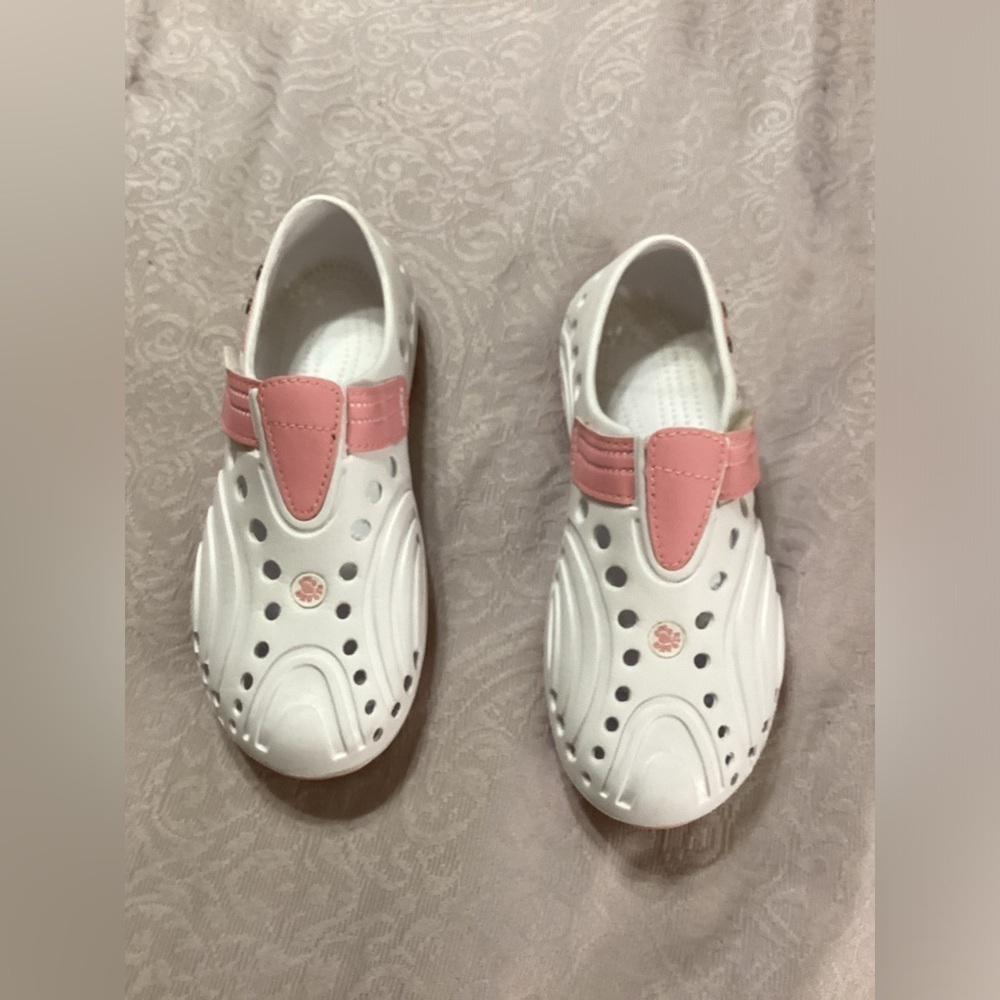 Dawgs Strap Athletic Shoes Size 5